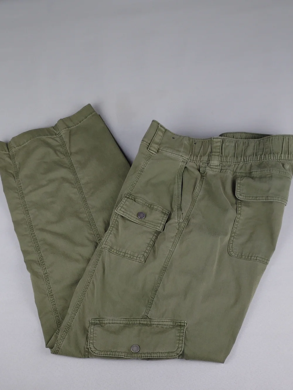 Hollister Men's Cargo Pants in Olive Green.